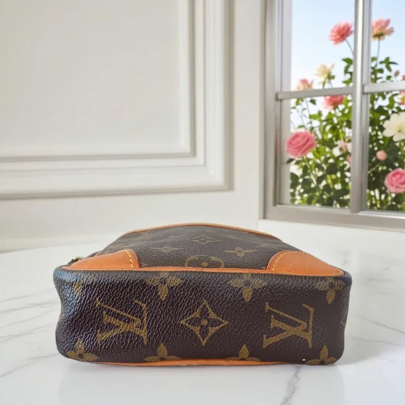 Louis Vuitton Monogram Danube Crossbody Bag - EXCELLENT - Year 2002 ✨ - Picture 9 of 16